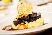 Blutwurst von der Blutwurstmanufaktur Neuk�lln mit Kartoffel- Senfstampf